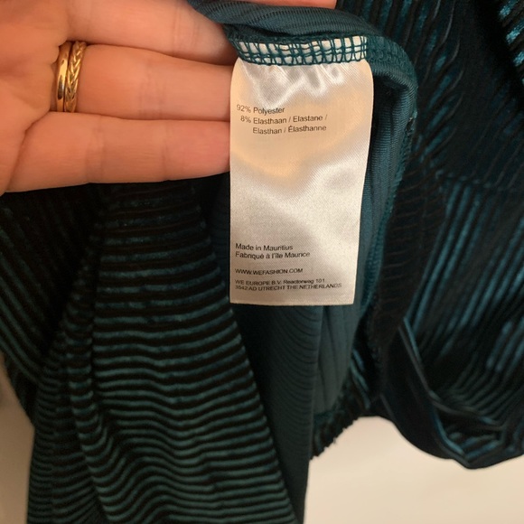 SOFT SLEEK GREEN DRESS - Picture 3 of 3